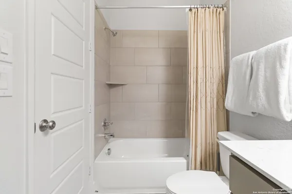 $469,900 | 149 Red Oak, Castroville, TX 78009