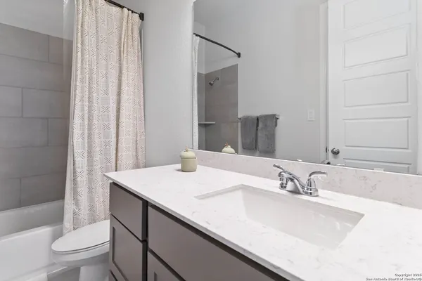 $469,900 | 149 Red Oak, Castroville, TX 78009