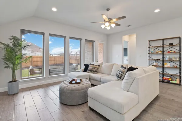 $469,900 | 149 Red Oak, Castroville, TX 78009