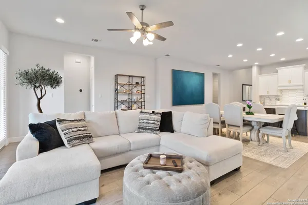 $469,900 | 149 Red Oak, Castroville, TX 78009