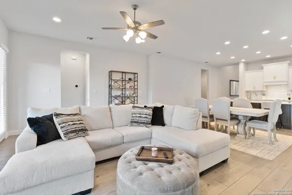 $469,900 | 149 Red Oak, Castroville, TX 78009