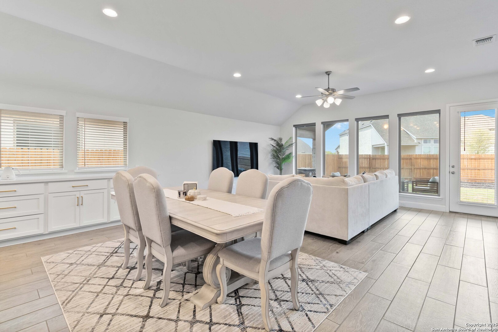 149 Red Oak Castroville, TX 78009 - Photo 7 of 29