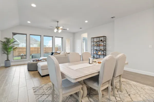 $469,900 | 149 Red Oak, Castroville, TX 78009