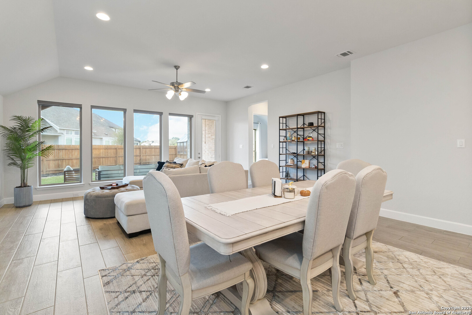 149 Red Oak Castroville, TX 78009 - Photo 8 of 29