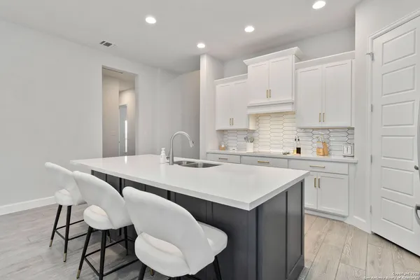 $469,900 | 149 Red Oak, Castroville, TX 78009