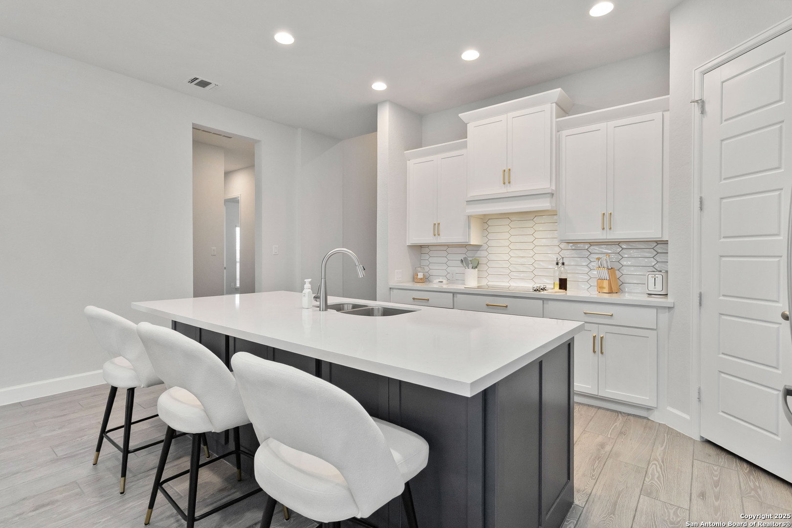 149 Red Oak Castroville, TX 78009 - Photo 9 of 29