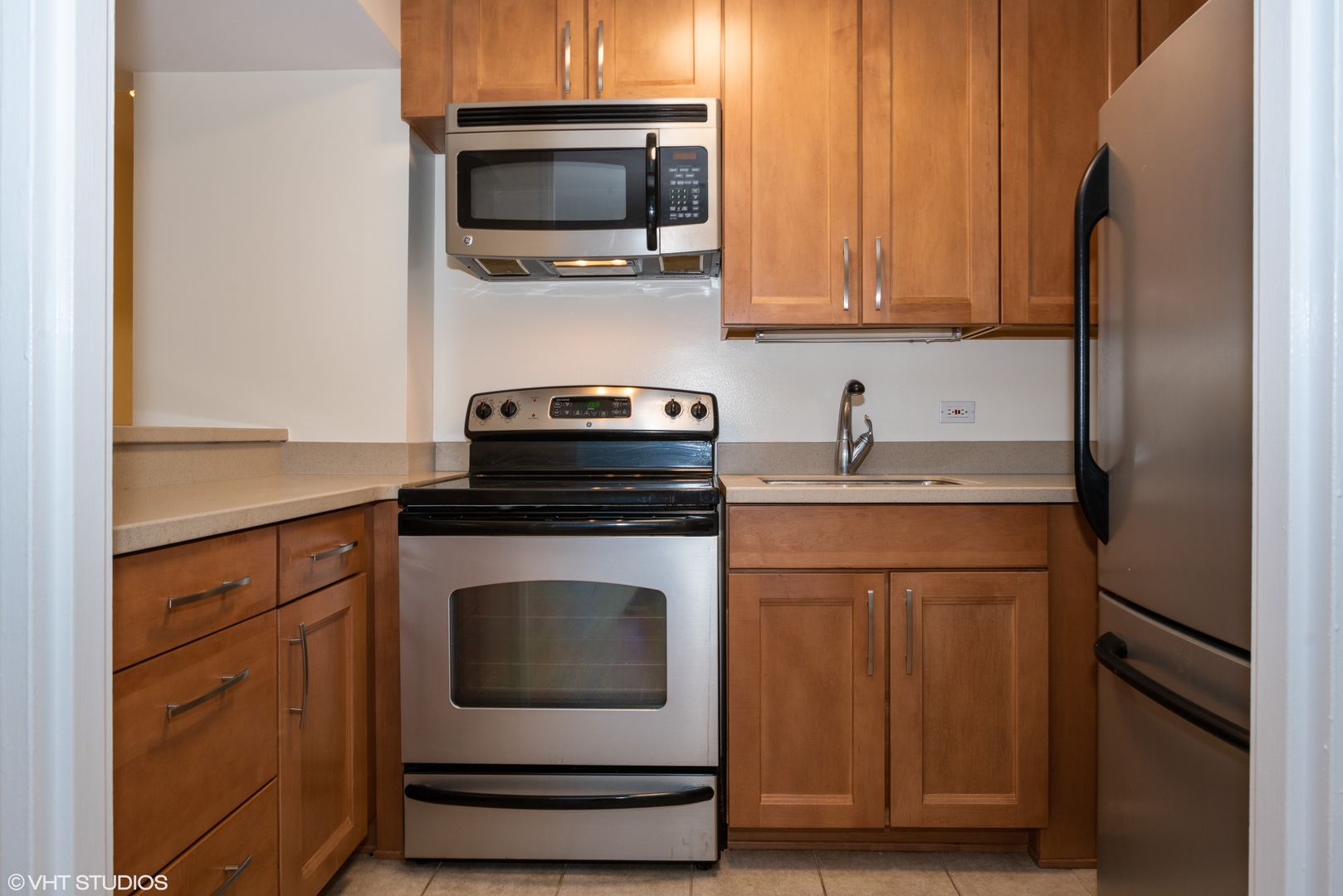 260 East Chestnut Street, Unit 906 Chicago, IL 60611 - Photo 6 of 14