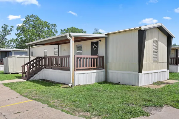 $1,300 | 2222 North Austin Avenue, Unit 32, Pearland, TX 77581