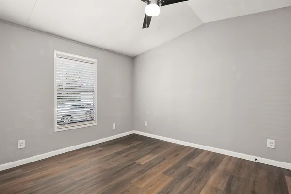 $1,300 | 2222 North Austin Avenue, Unit 32, Pearland, TX 77581