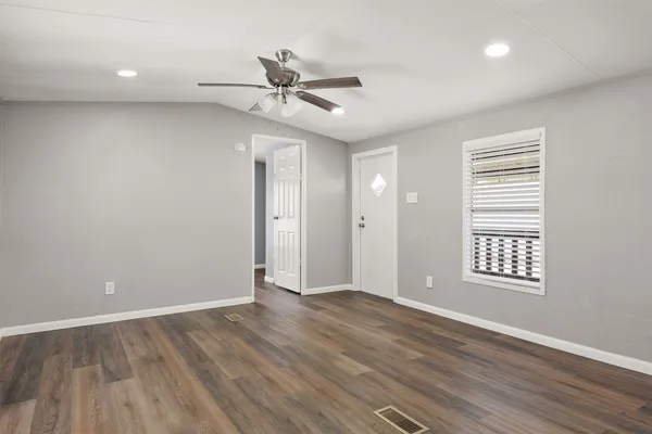 $1,300 | 2222 North Austin Avenue, Unit 32, Pearland, TX 77581