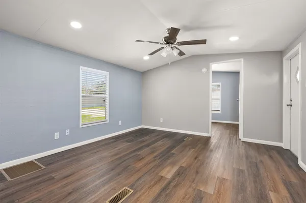 $1,300 | 2222 North Austin Avenue, Unit 32, Pearland, TX 77581