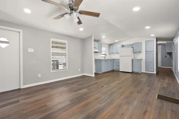 $1,300 | 2222 North Austin Avenue, Unit 32, Pearland, TX 77581