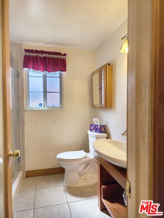 19002 Grandee Avenue Carson, CA 90746 - Photo 20 of 42 a bathroom with a sink toilet and mirror