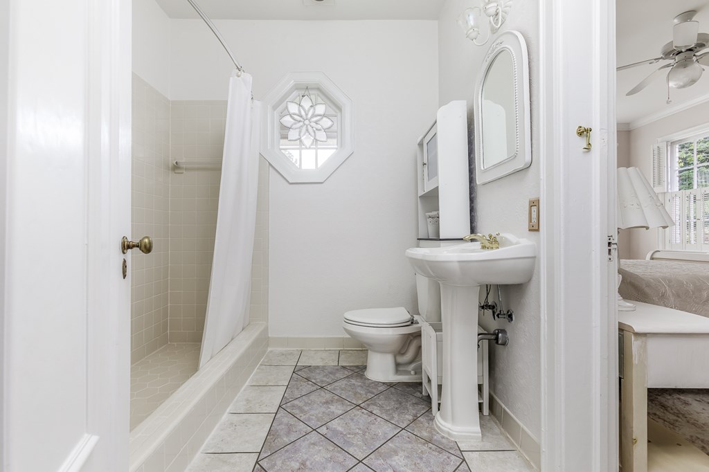 137 Cascade Road Columbus, GA 31904 - Photo 23 of 54 Bathroom #1