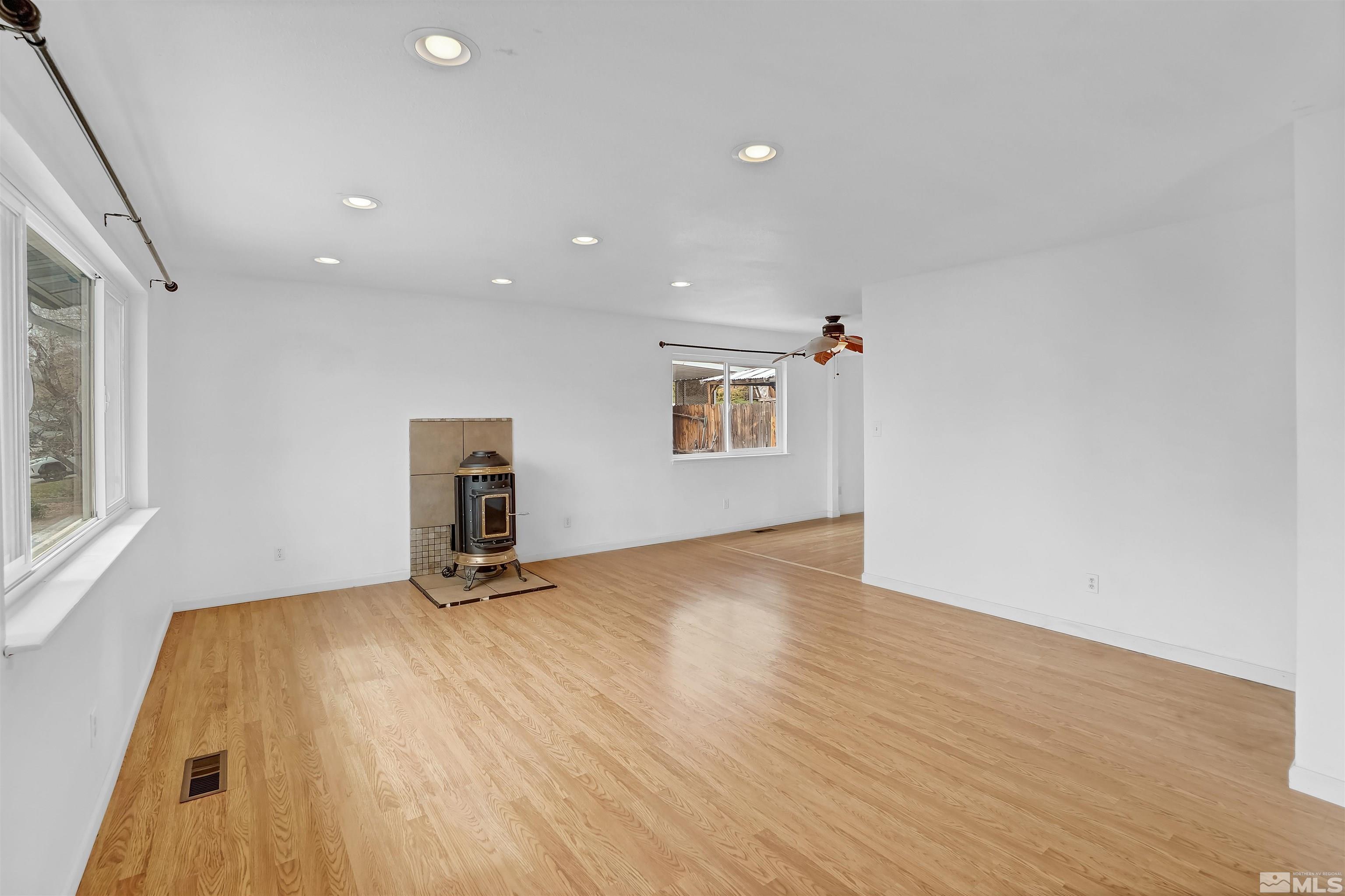 2770 Everett Drive Reno, NV 89503 - Photo 5 of 25 Photo 5
