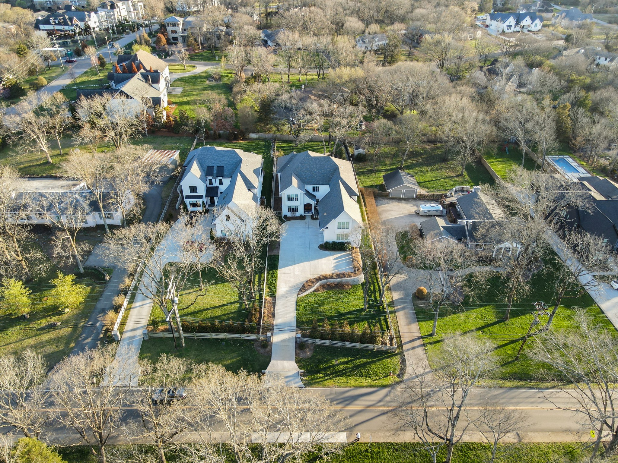 3003 Hobbs Road, Unit B Nashville, TN 37215 - Photo 68 of 70 an aerial view of houses with yard