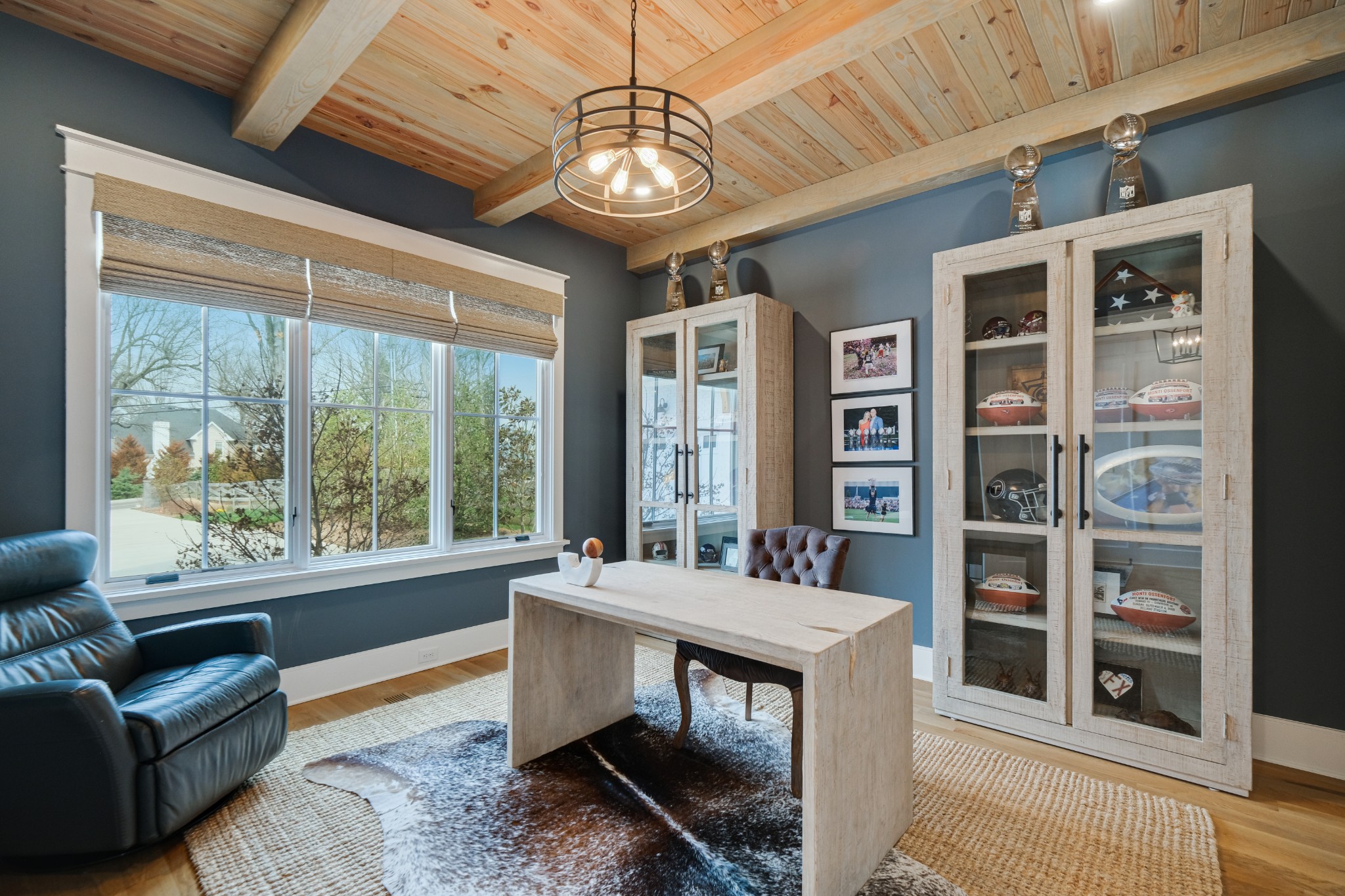 3003 Hobbs Road, Unit B Nashville, TN 37215 - Photo 9 of 70 a living room with furniture and a large window