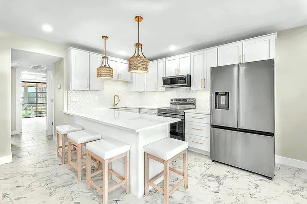 $225,000 | 2929 Southeast Ocean Boulevard, Unit E4, Stuart, FL 34996