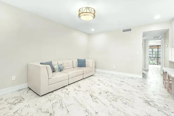 $225,000 | 2929 Southeast Ocean Boulevard, Unit E4, Stuart, FL 34996