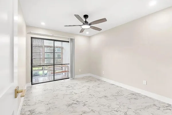 $225,000 | 2929 Southeast Ocean Boulevard, Unit E4, Stuart, FL 34996