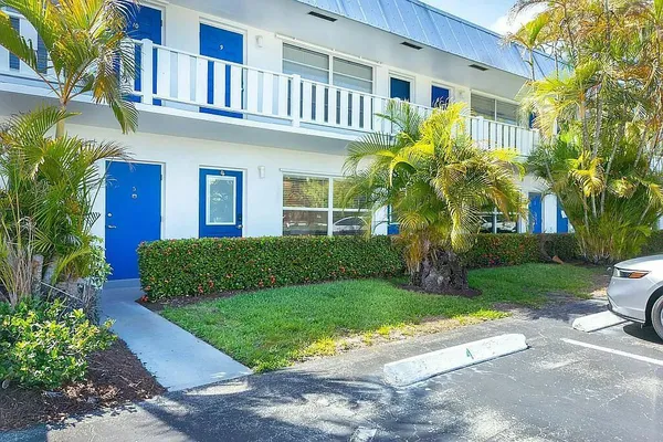 $225,000 | 2929 Southeast Ocean Boulevard, Unit E4, Stuart, FL 34996