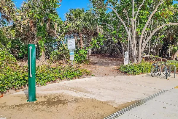 $225,000 | 2929 Southeast Ocean Boulevard, Unit E4, Stuart, FL 34996