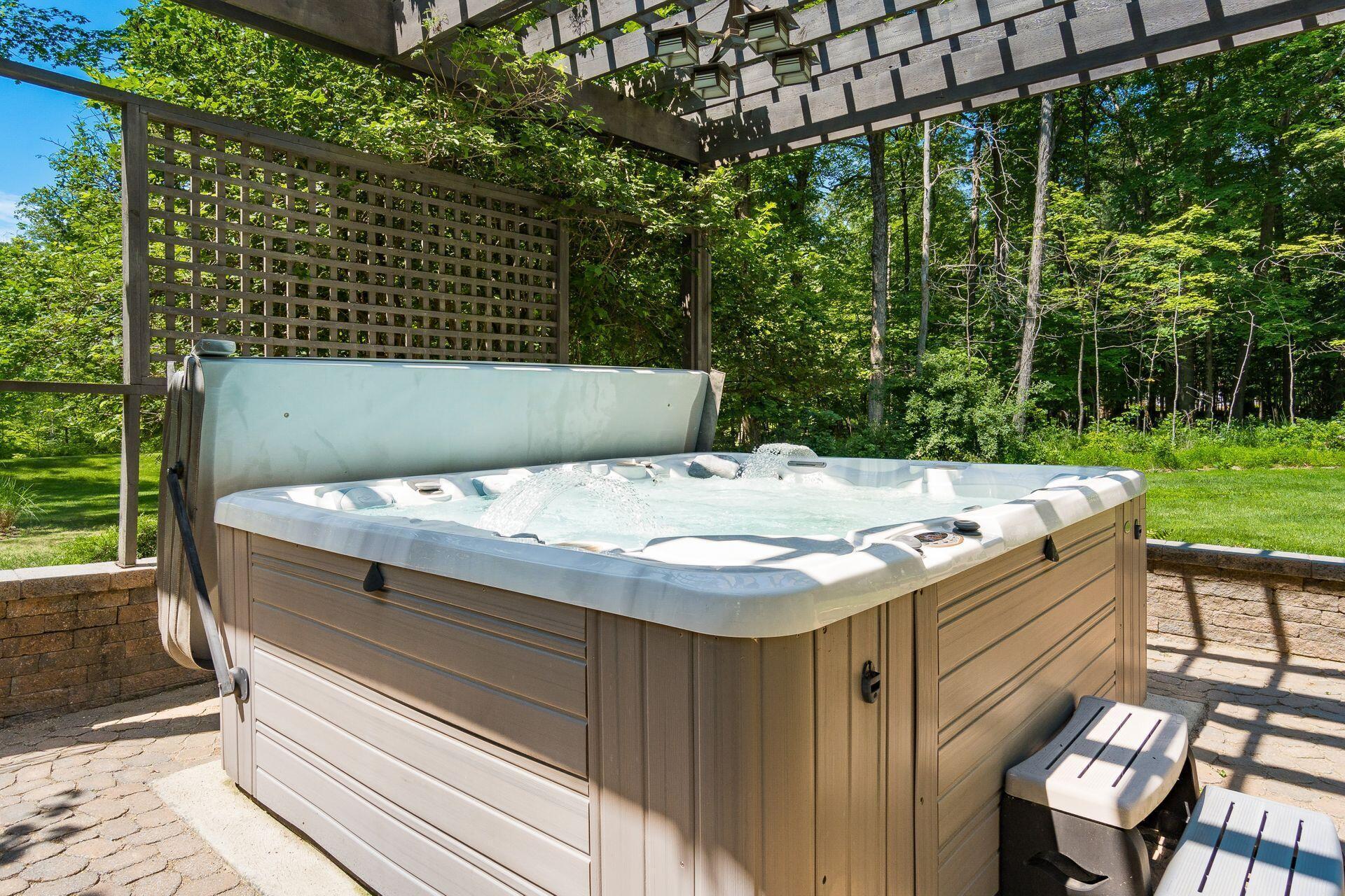 7380 Red Bank Road Westerville, OH 43082 - Photo 29 of 84 Hot tub