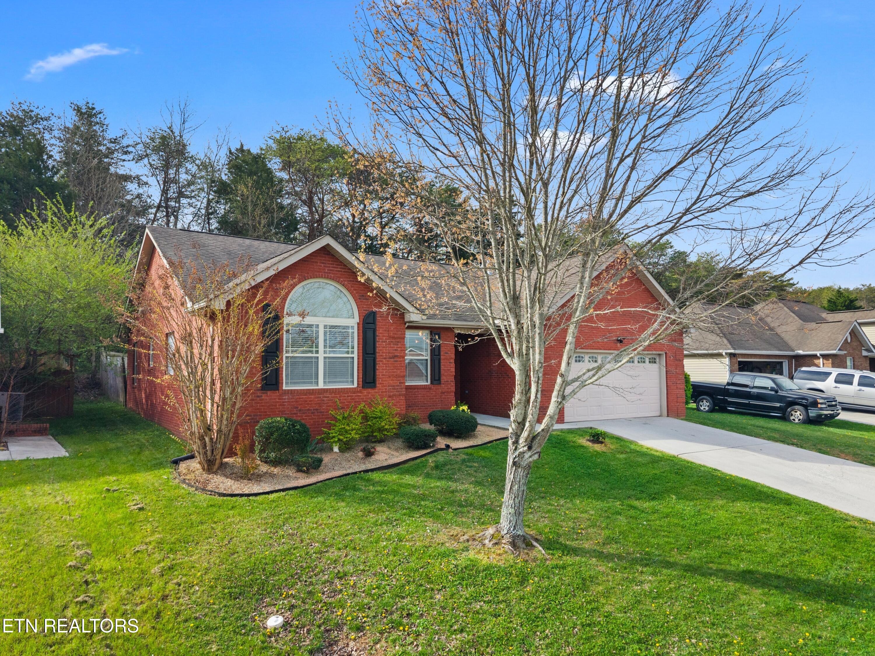 4534 Waldon Pond Lane Corryton, TN 37721 - Photo 3 of 41 003-4534WaldonPondLn-Corryton-37721-SMAL