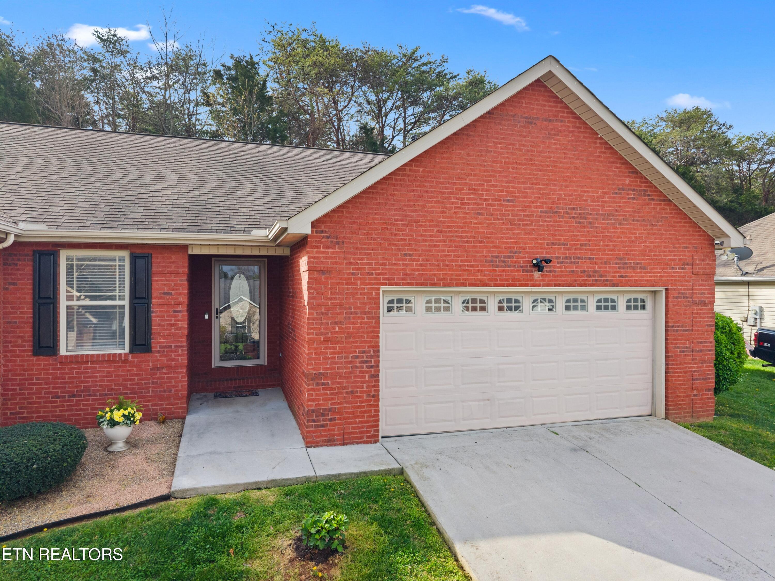 4534 Waldon Pond Lane Corryton, TN 37721 - Photo 4 of 41 004-4534WaldonPondLn-Corryton-37721-SMAL