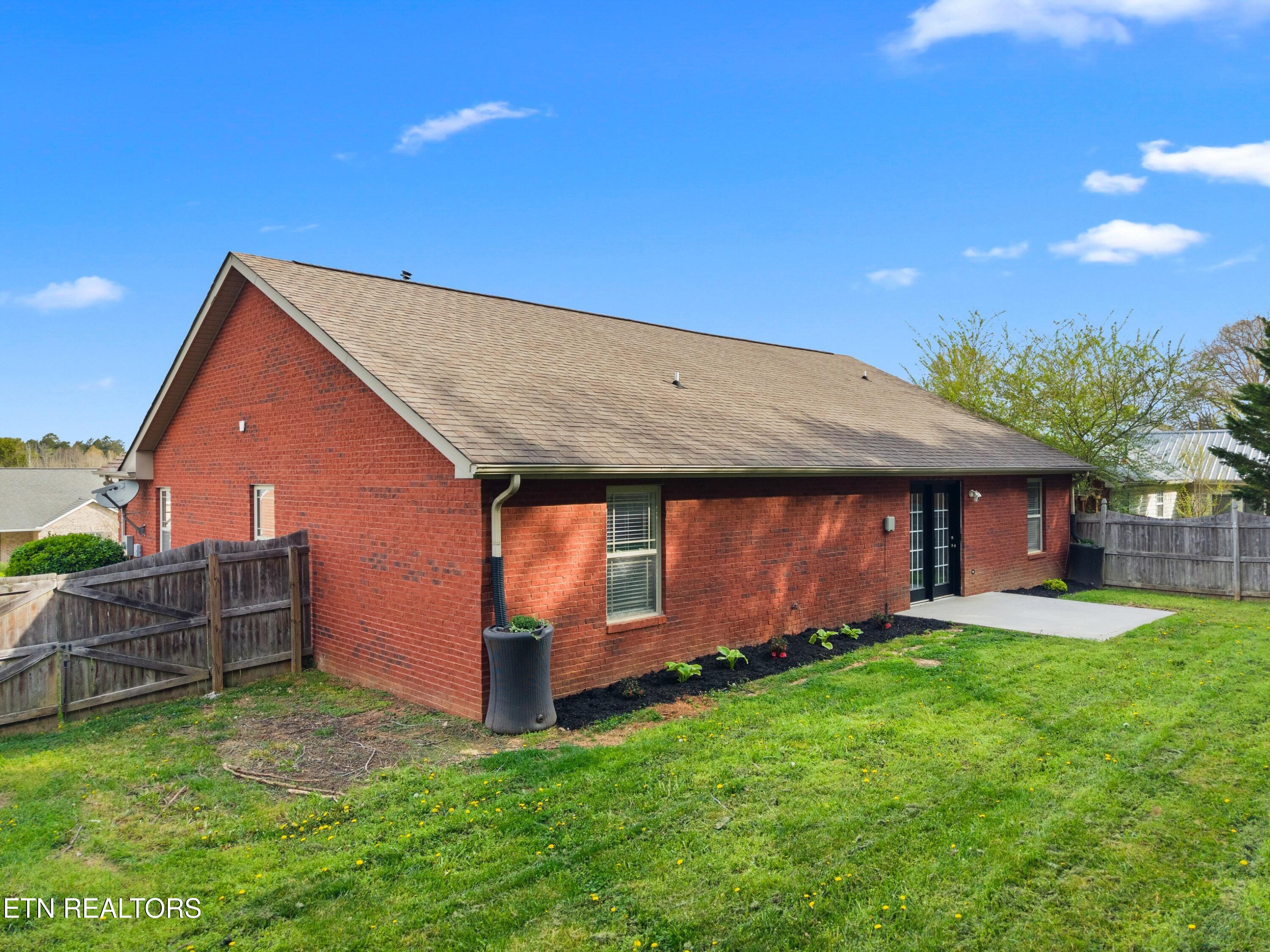 4534 Waldon Pond Lane Corryton, TN 37721 - Photo 5 of 41 005-4534WaldonPondLn-Corryton-37721-SMAL