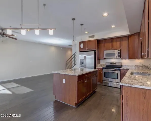 $2,400 | 525 West Lakeside Drive, Unit 134, Tempe, AZ 85281