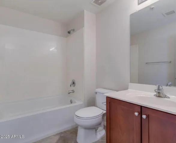 $2,400 | 525 West Lakeside Drive, Unit 134, Tempe, AZ 85281