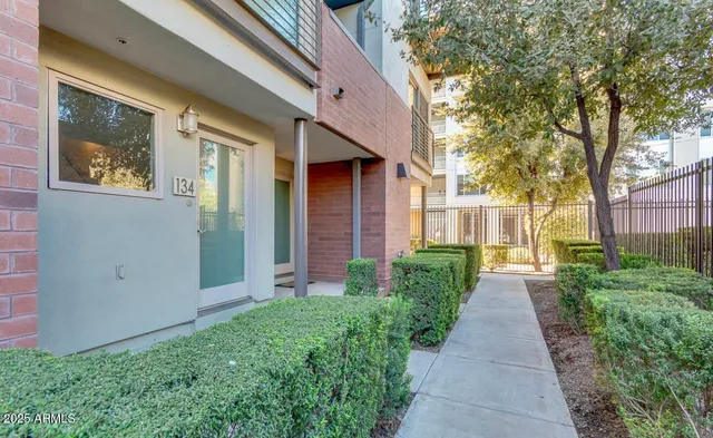 $2,400 | 525 West Lakeside Drive, Unit 134, Tempe, AZ 85281