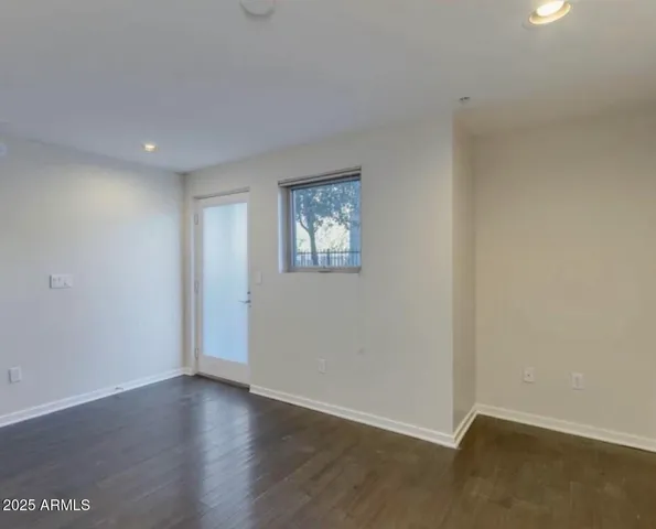 $2,400 | 525 West Lakeside Drive, Unit 134, Tempe, AZ 85281