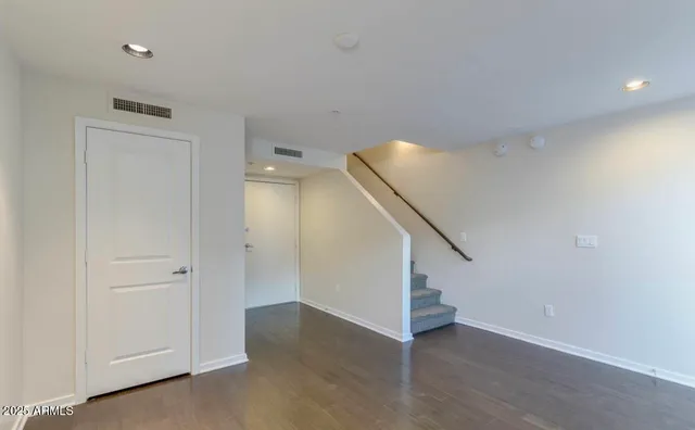 $2,400 | 525 West Lakeside Drive, Unit 134, Tempe, AZ 85281