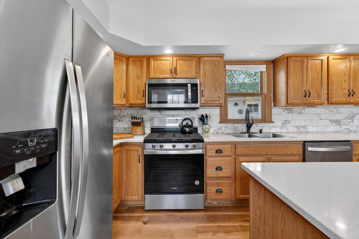 102 Riverside Drive Waterford, WI 53185 - Photo 6 of 26 DSC08991