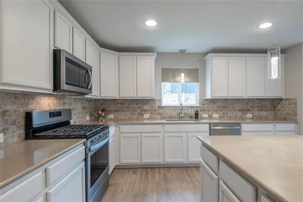 $2,300 | 7633 Rampart Drive, Aubrey, TX 76227