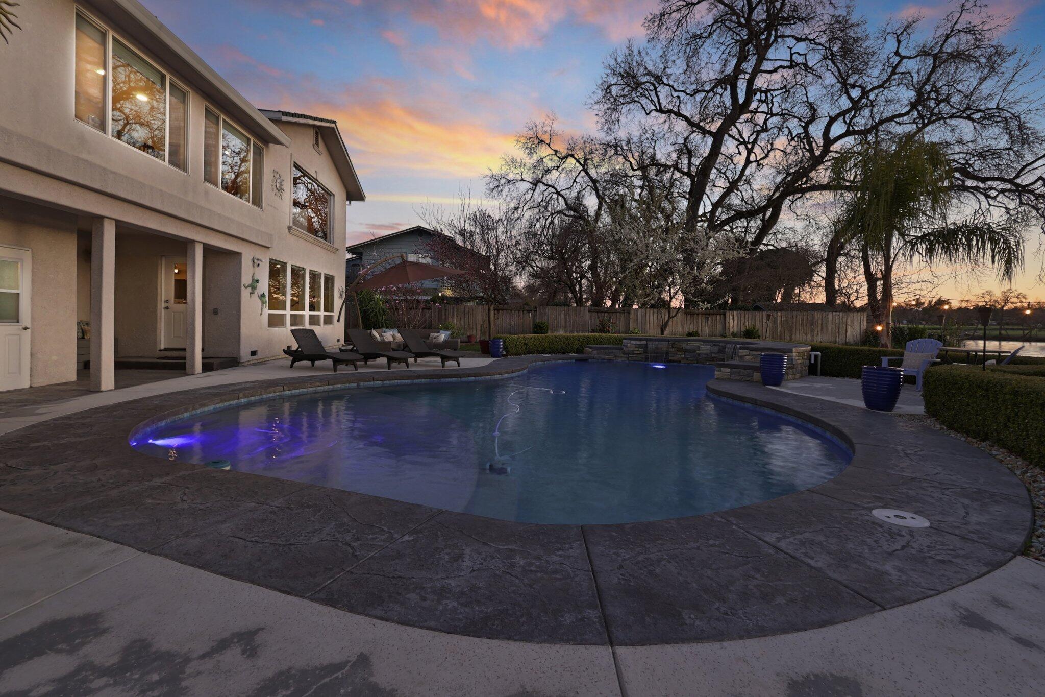 3074 Brent Road Redding, CA 96002 - Photo 157 of 219 Backyard at Twilight