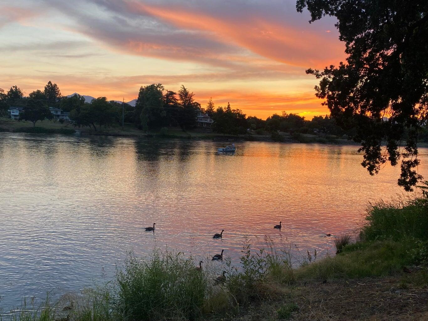 3074 Brent Road Redding, CA 96002 - Photo 34 of 219 Sunset on the water