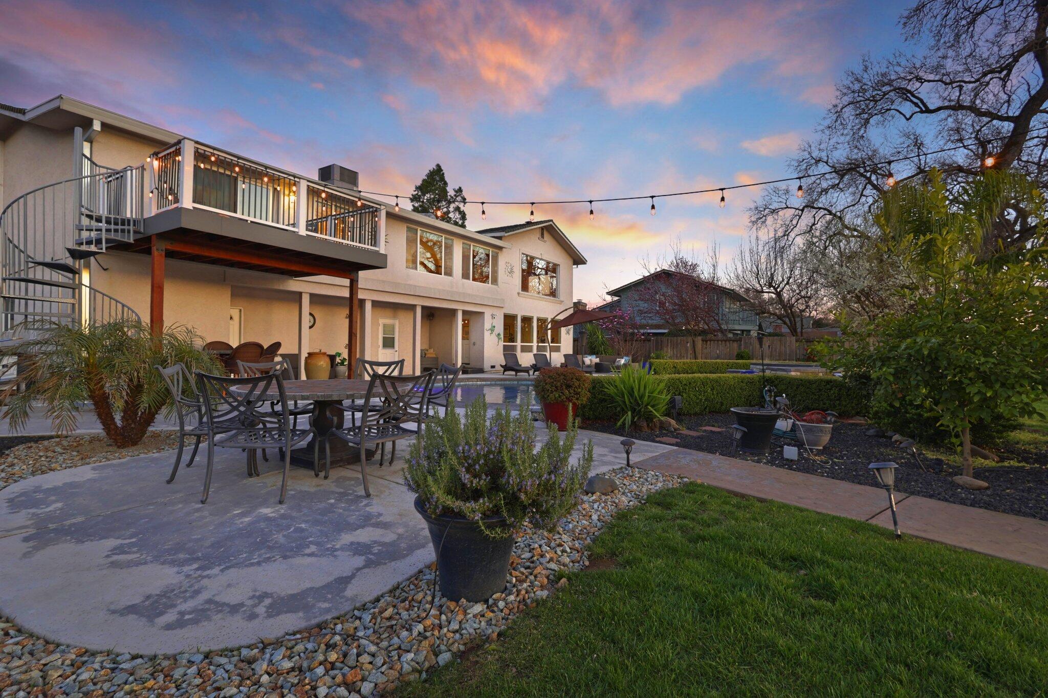 3074 Brent Road Redding, CA 96002 - Photo 68 of 219 Backyard at Twilight