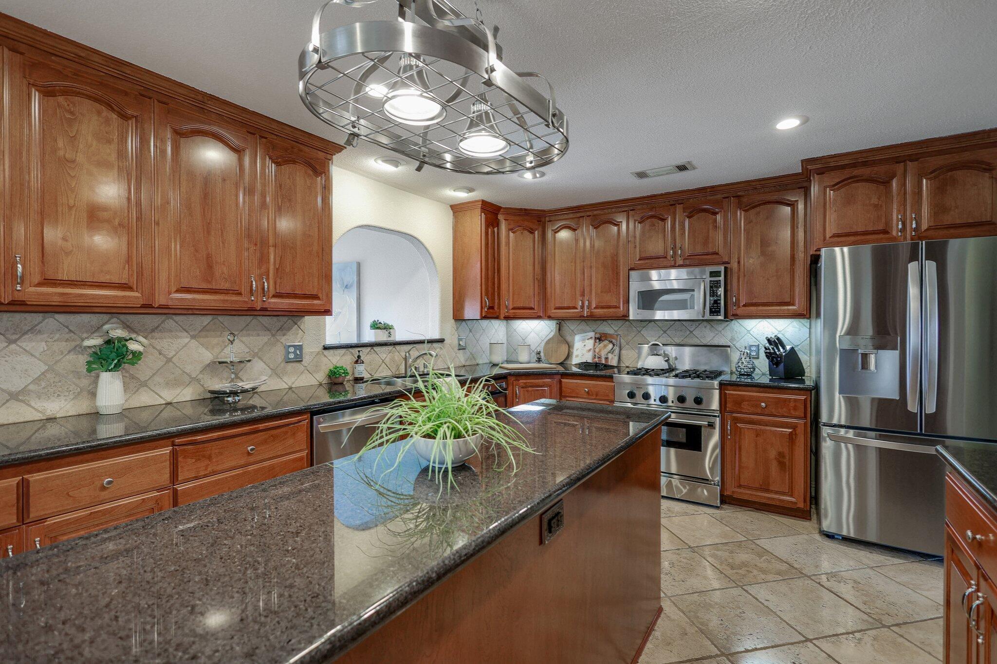 3074 Brent Road Redding, CA 96002 - Photo 8 of 219 Enormous Kitchen