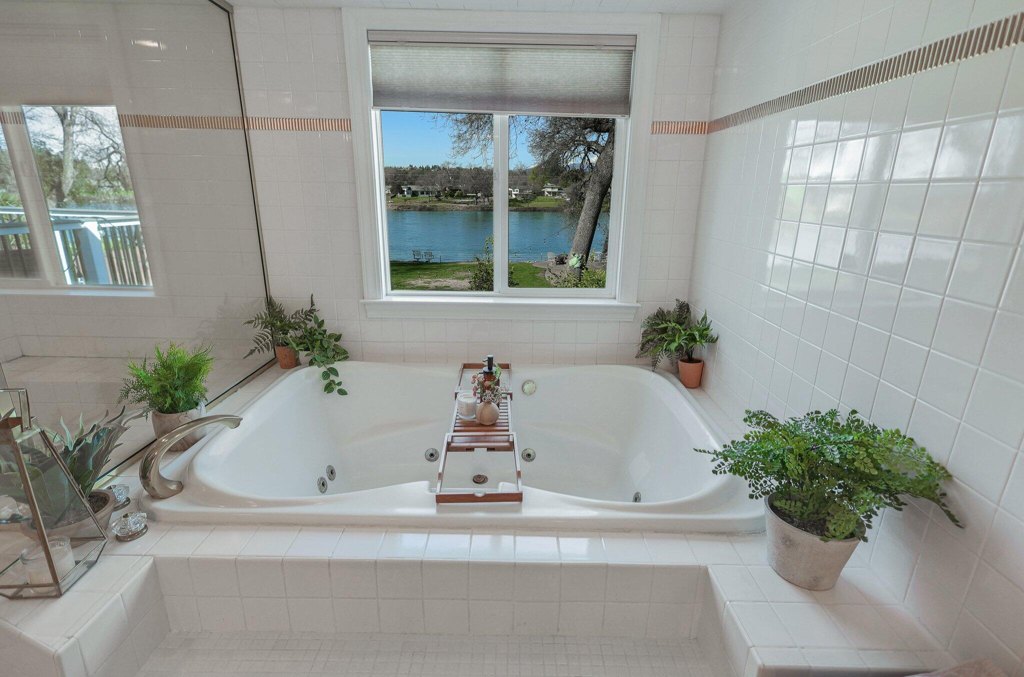 3074 Brent Road Redding, CA 96002 - Photo 85 of 219 Large Soaking Tub in EnSuite Bathroom
