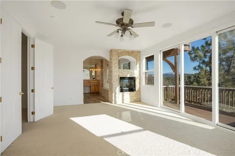 $949,900 | 855 Sonoma Drive, Lake Arrowhead, CA 92352