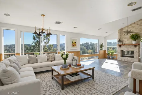 $949,900 | 855 Sonoma Drive, Lake Arrowhead, CA 92352