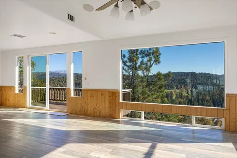 $949,900 | 855 Sonoma Drive, Lake Arrowhead, CA 92352