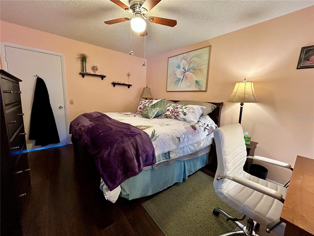 2260 Costa Rican Drive, Unit 50 Clearwater, FL 33763 - Photo 17 of 48 a bedroom with bed and window