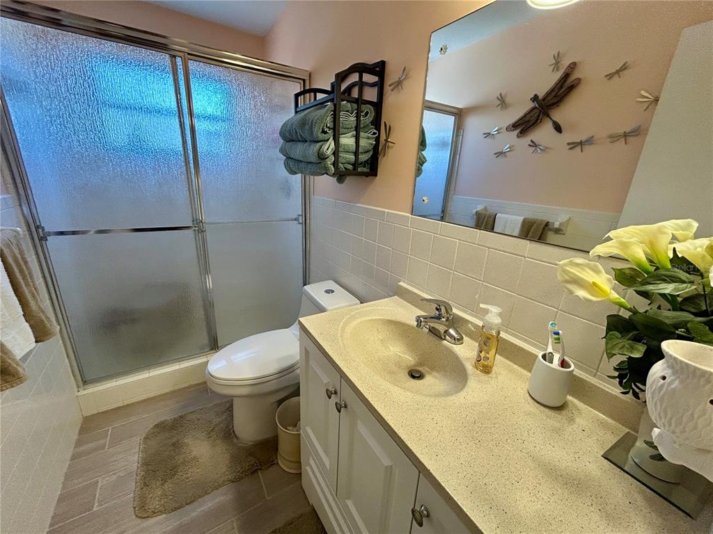 2260 Costa Rican Drive, Unit 50 Clearwater, FL 33763 - Photo 21 of 48 a bathroom with a sink toilet and shower