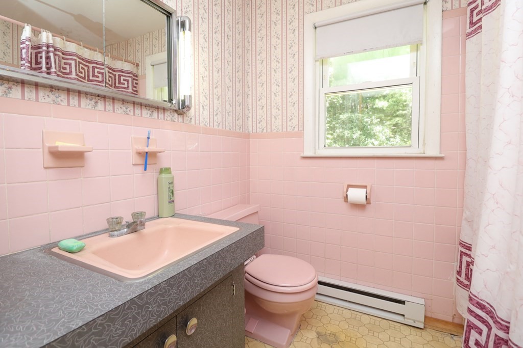 62 Blossom Road West Springfield, MA 01089 - Photo 16 of 23 Gallery Image 16