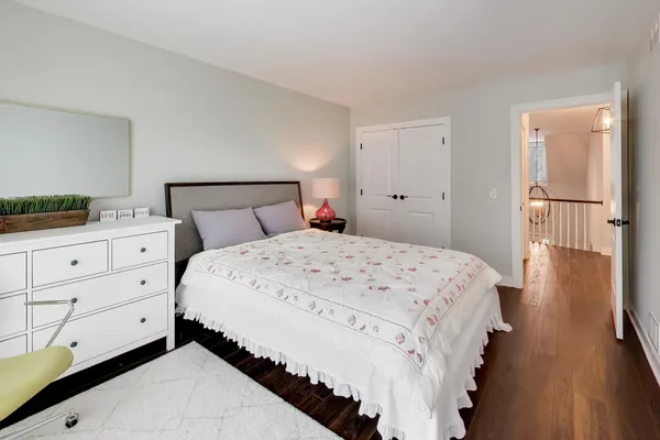 $876,000 | 26 The Court Of Island Point, Northbrook, IL 60062