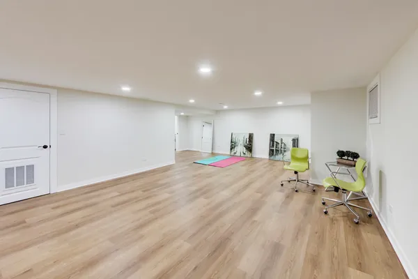 $876,000 | 26 The Court Of Island Point, Northbrook, IL 60062